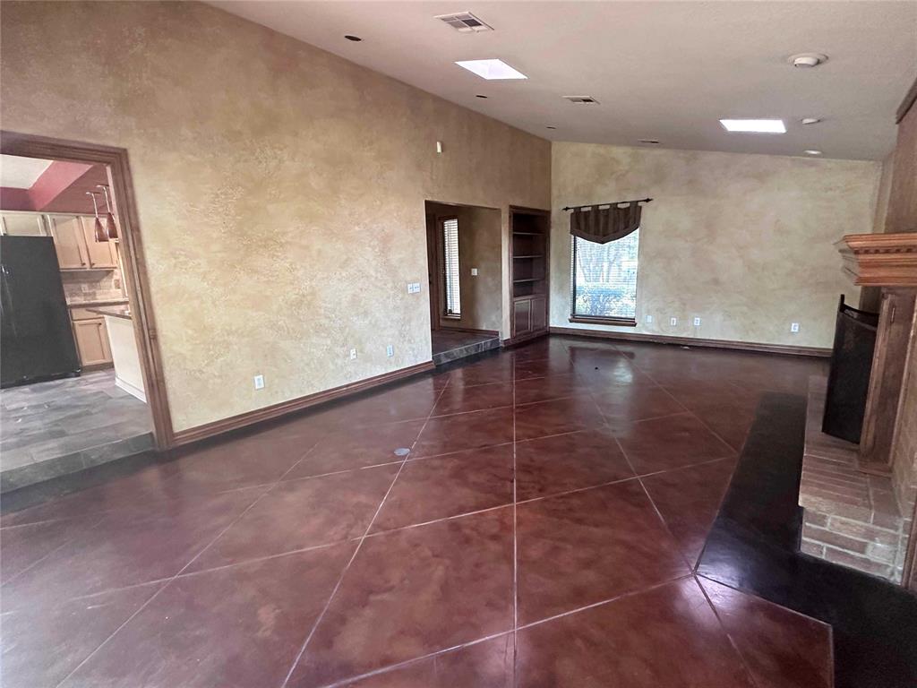 804 Lakeside Circle Property Photo 5