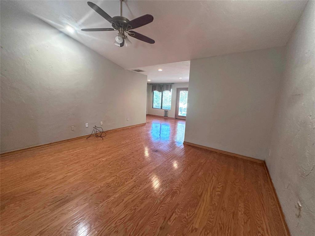 804 Lakeside Circle Property Photo 18