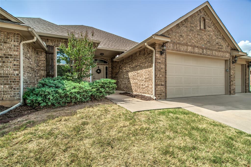 876 Crooked Oak Circle Property Photo 2