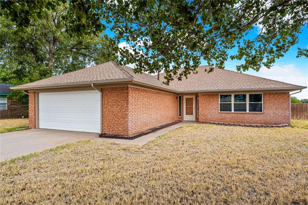 611 S Leach Avenue Property Photo 1
