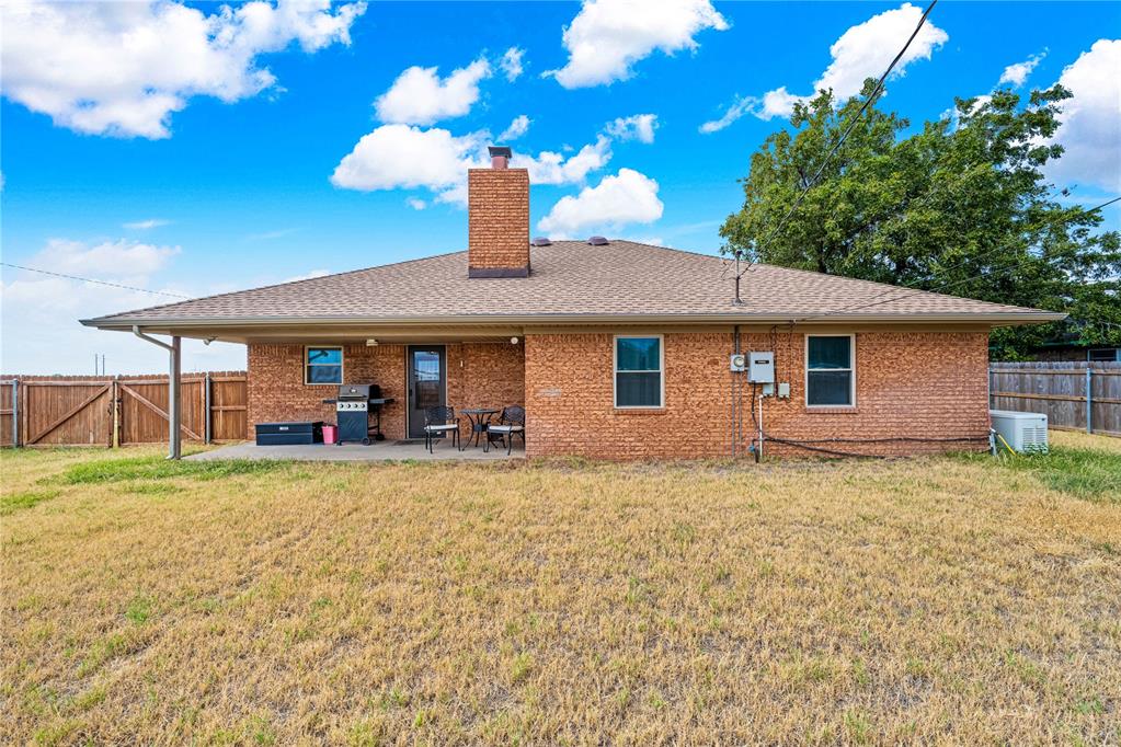 611 S Leach Avenue Property Photo 4