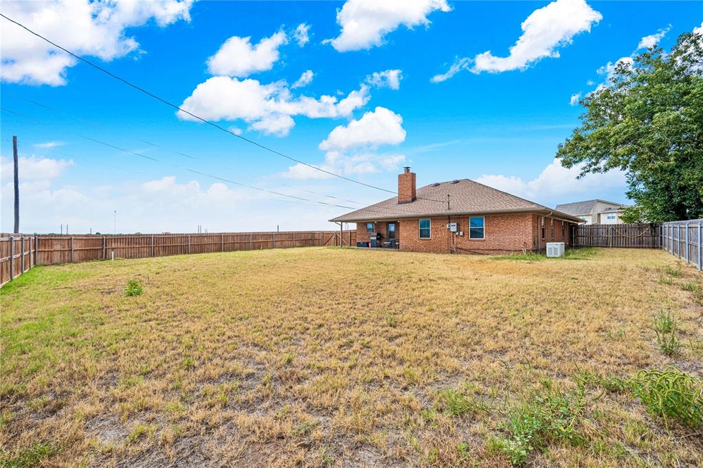 611 S Leach Avenue Property Photo 6