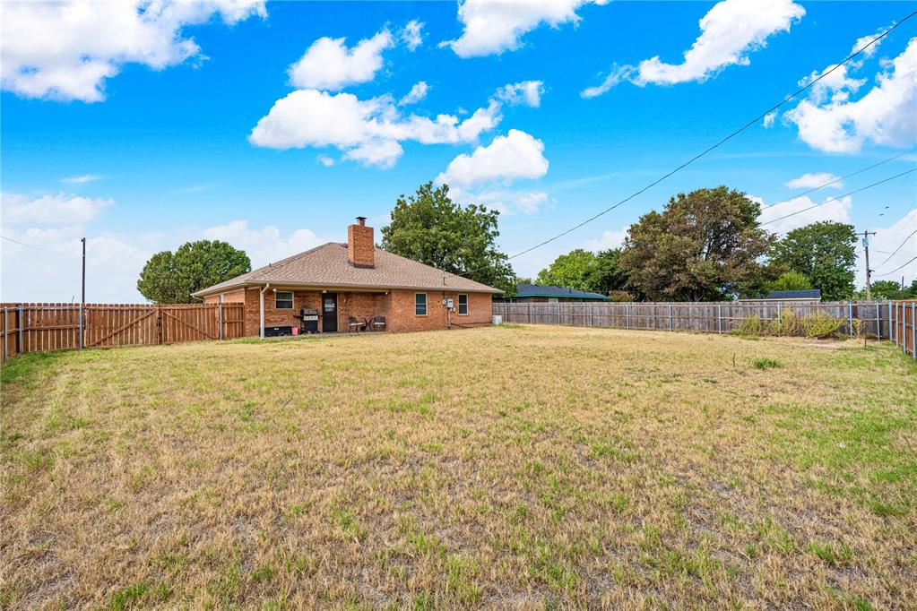 611 S Leach Avenue Property Photo 7