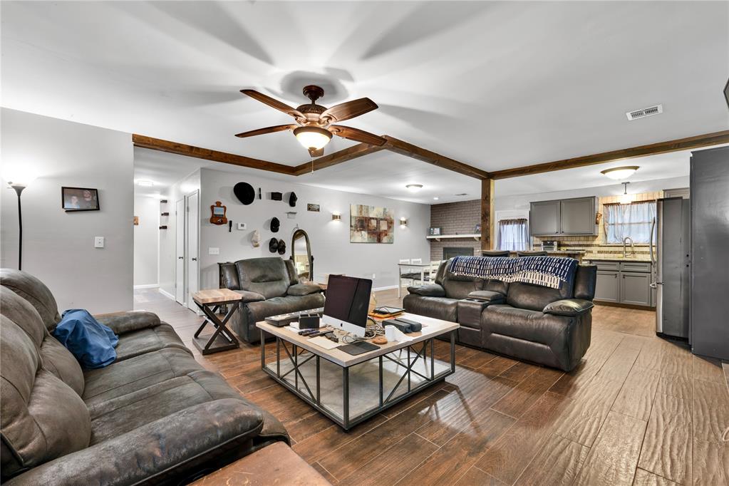 611 S Leach Avenue Property Photo 11