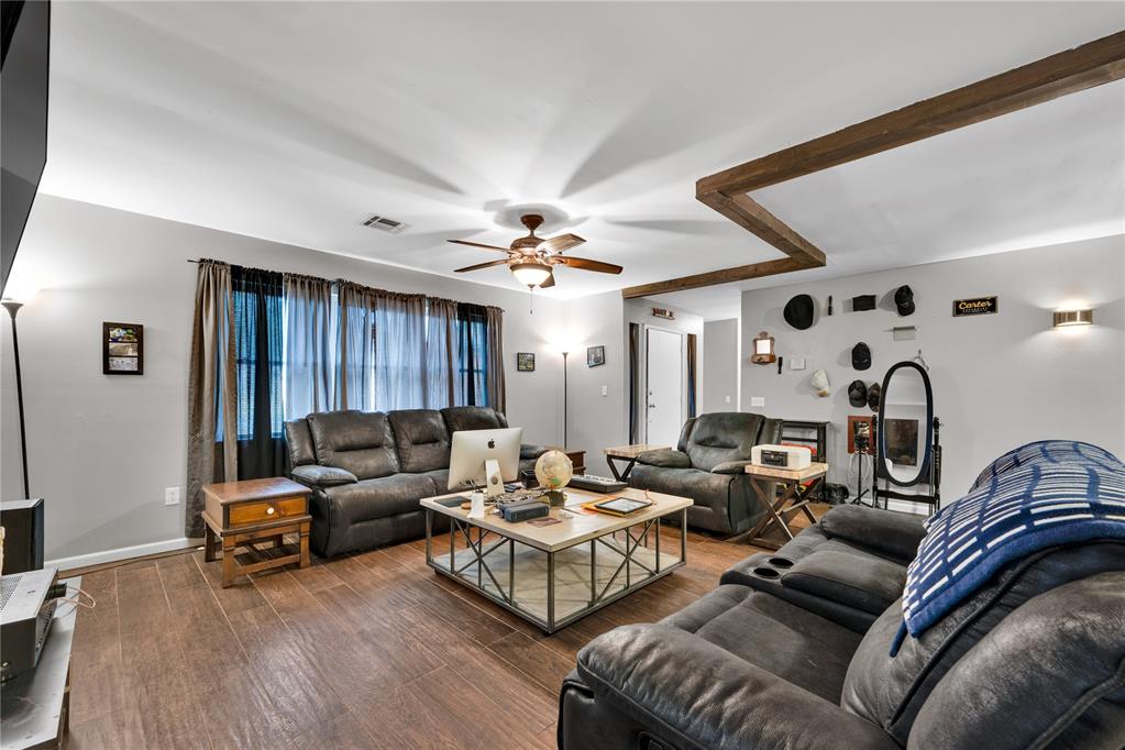 611 S Leach Avenue Property Photo 12