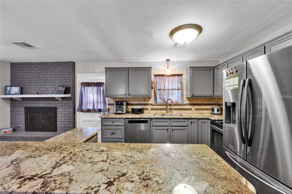 611 S Leach Avenue Property Photo 16