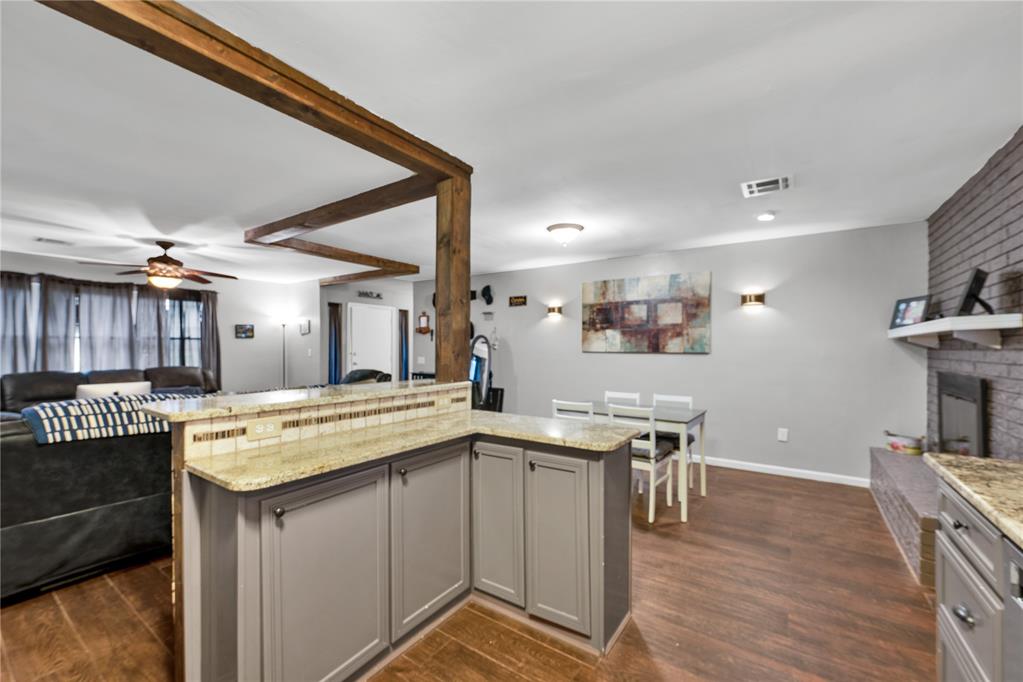 611 S Leach Avenue Property Photo 17