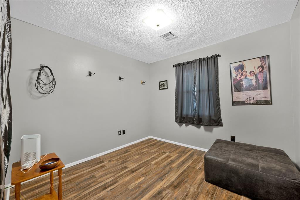 611 S Leach Avenue Property Photo 19