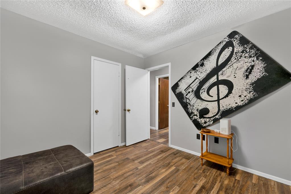 611 S Leach Avenue Property Photo 20