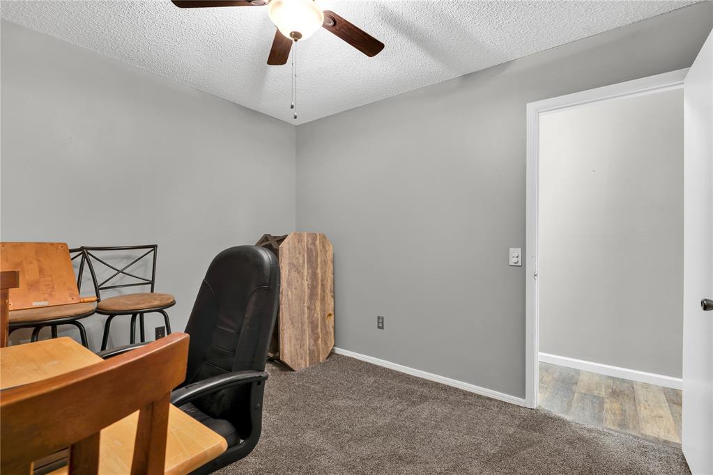 611 S Leach Avenue Property Photo 22