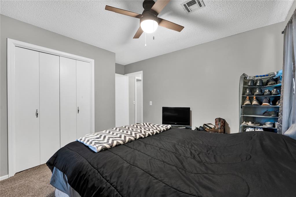 611 S Leach Avenue Property Photo 23