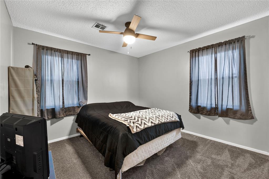 611 S Leach Avenue Property Photo 24