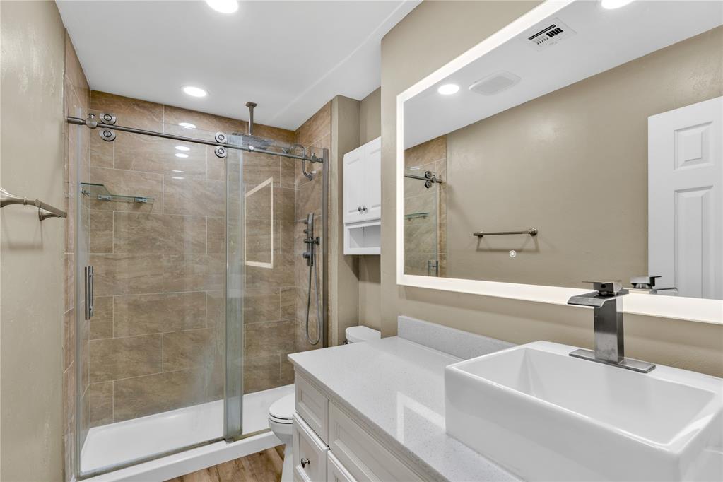611 S Leach Avenue Property Photo 29