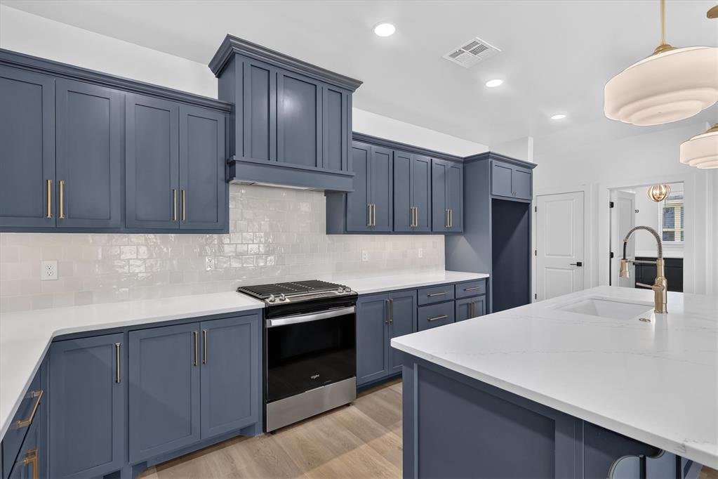 1813 Long Cove Avenue Property Photo 3