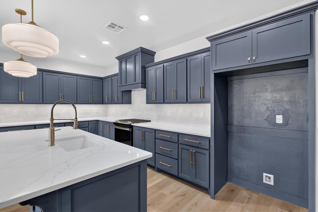 1813 Long Cove Avenue Property Photo 14