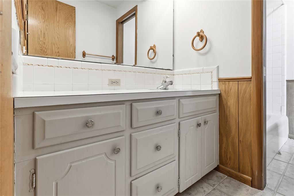 705 N Broadway Avenue 705 Property Photo 24
