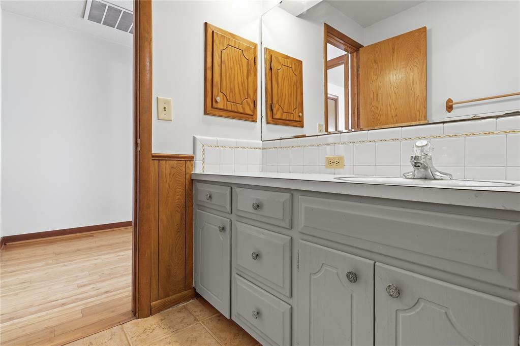 705 N Broadway Avenue 705 Property Photo 25