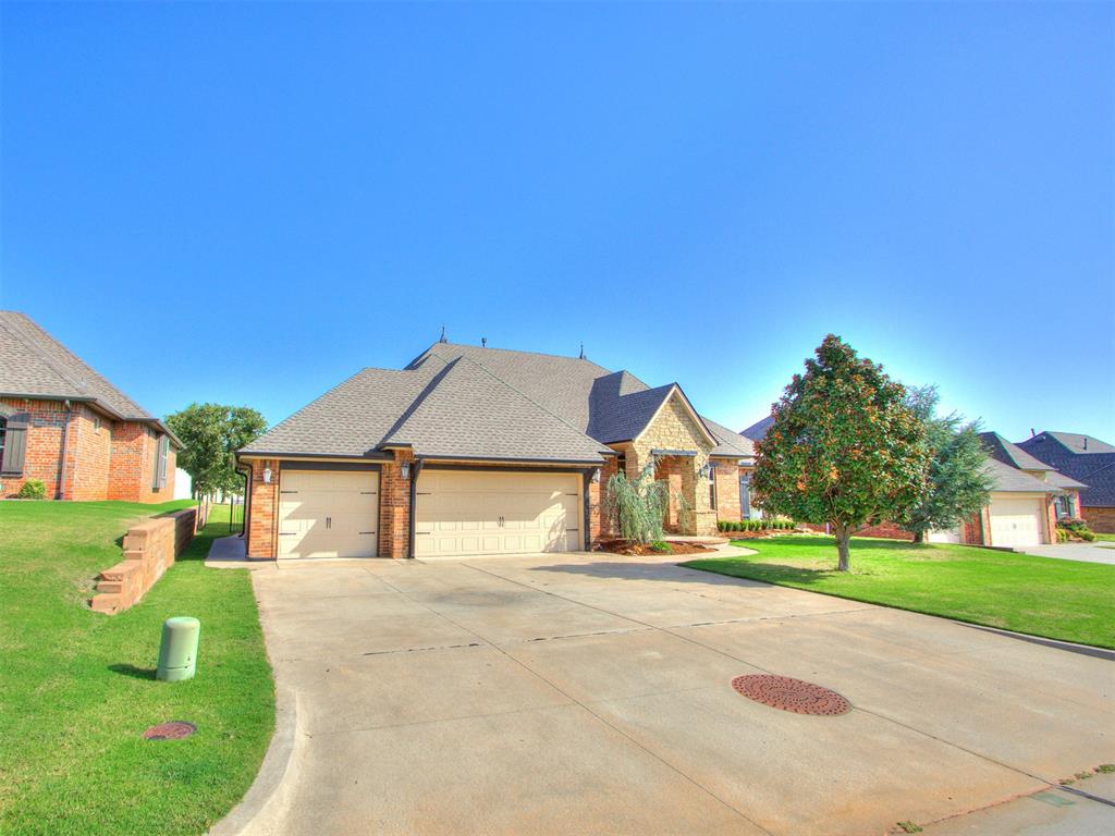 12607 Forest Oaks Drive Property Photo 2