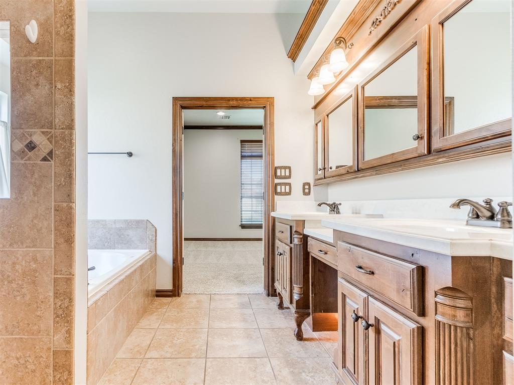 12607 Forest Oaks Drive Property Photo 33