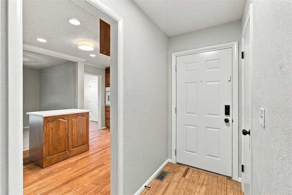 7704 Nw 25th Street Property Photo 4