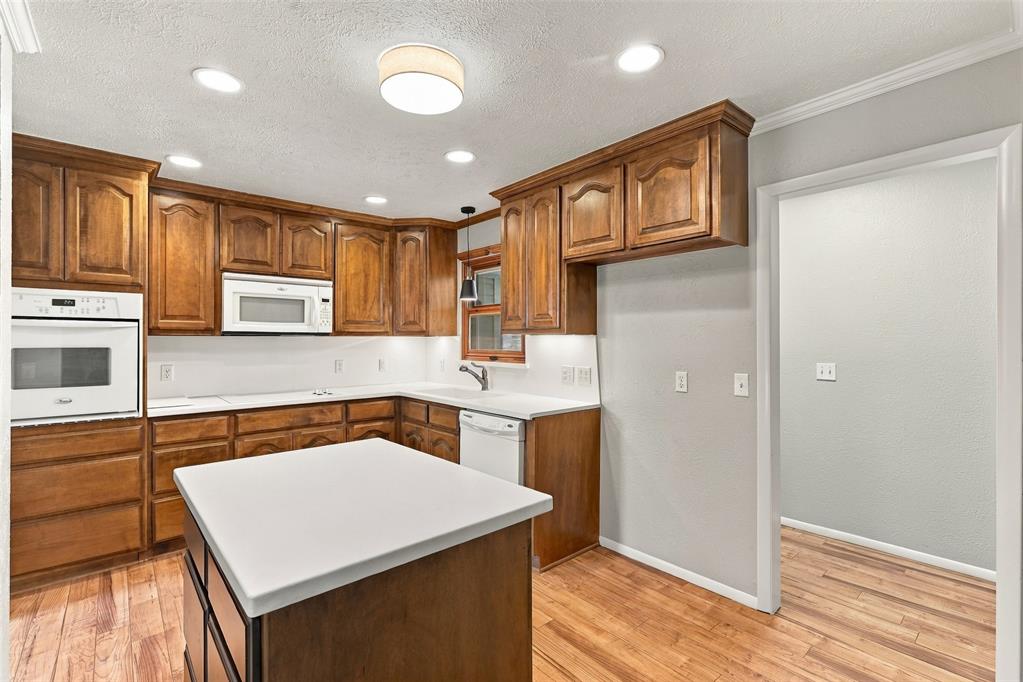 7704 Nw 25th Street Property Photo 6