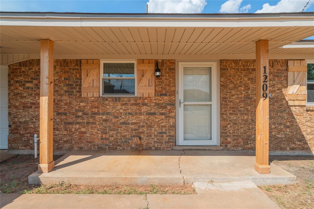 1209 1st Street Property Photo 5