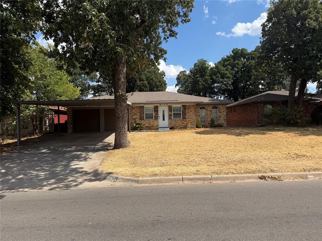 1828 N Purdue Avenue Property Photo 1