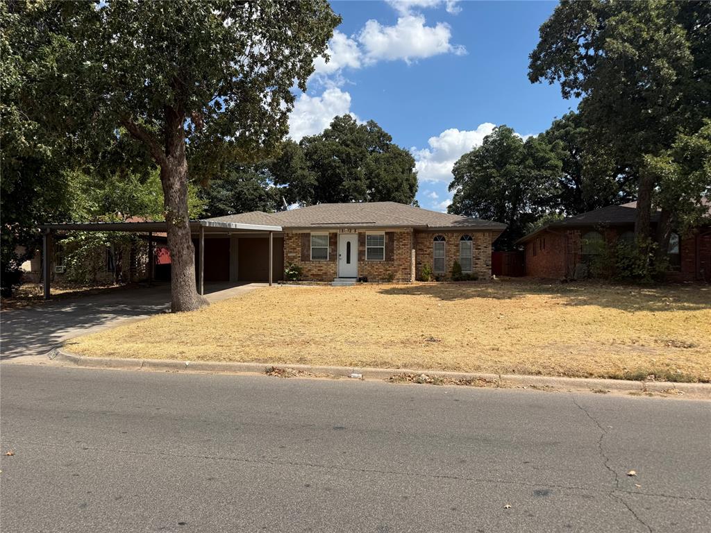 1828 N Purdue Avenue Property Photo 2