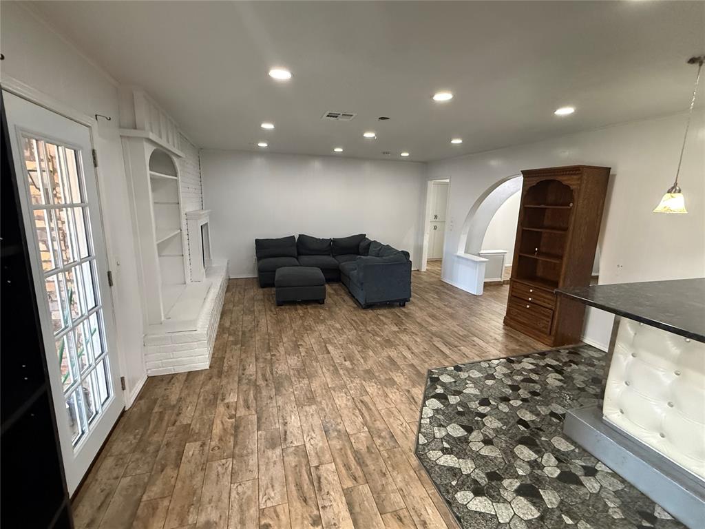 1828 N Purdue Avenue Property Photo 20