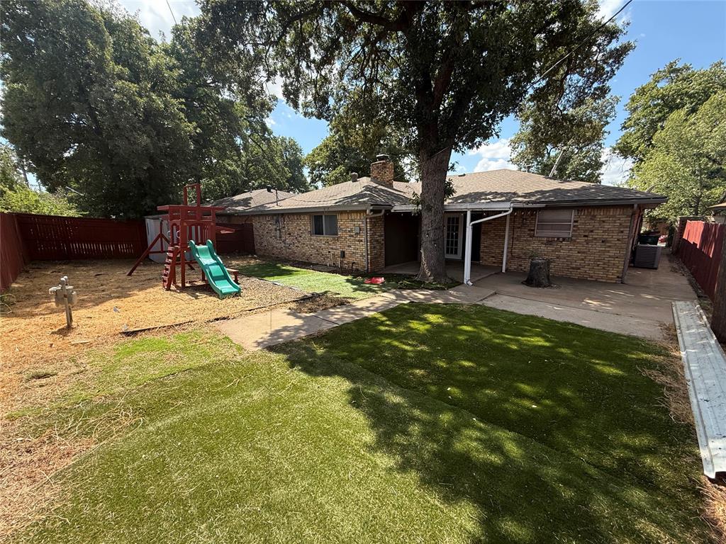 1828 N Purdue Avenue Property Photo 26