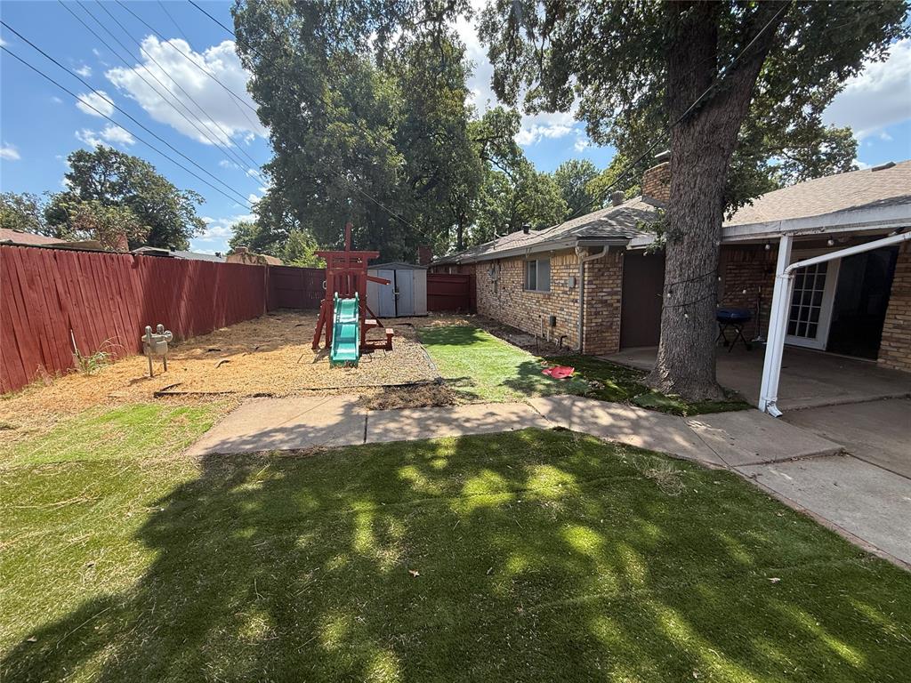 1828 N Purdue Avenue Property Photo 27
