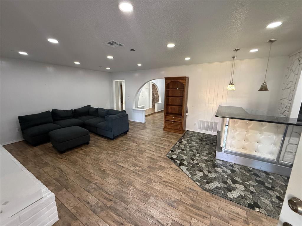 1828 N Purdue Avenue Property Photo 28