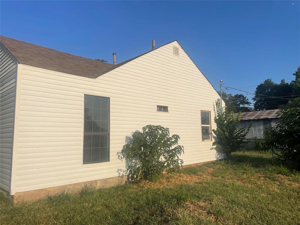 230 E Broadway Street Property Photo 3