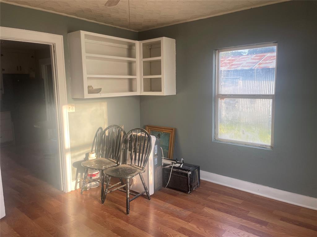 230 E Broadway Street Property Photo 6