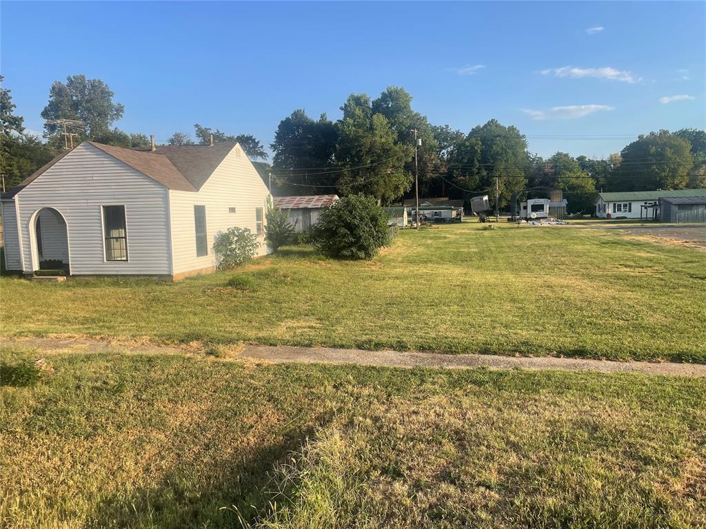 230 E Broadway Street Property Photo 22