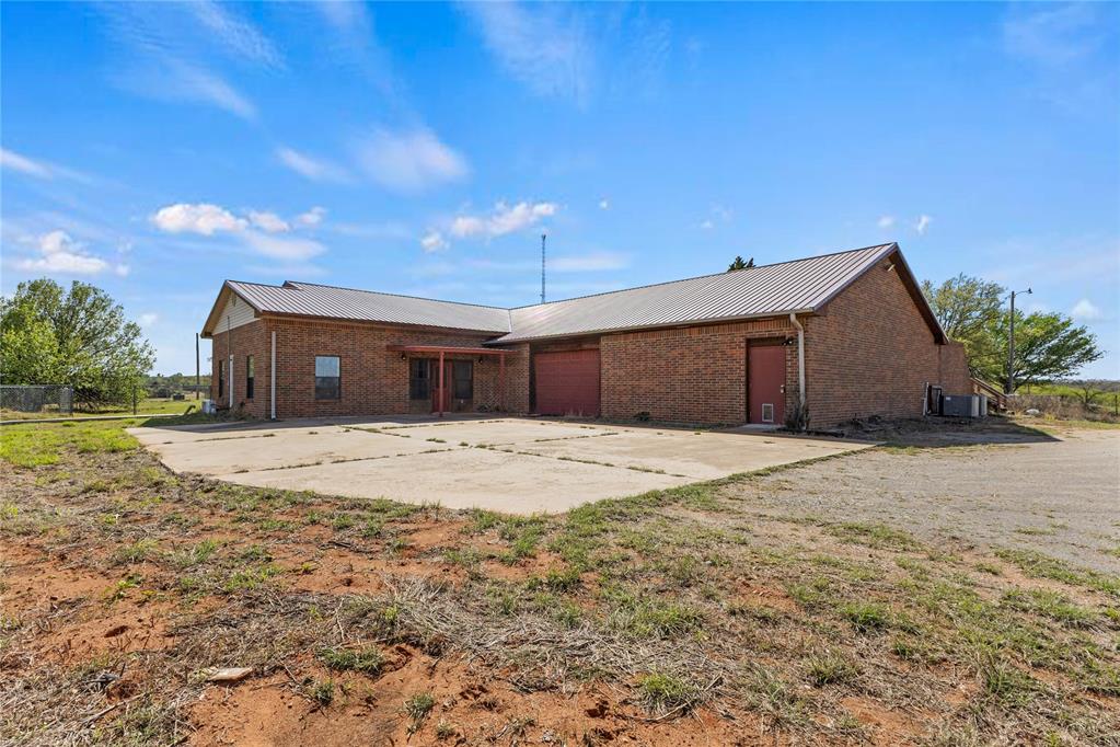 12168 N Us 281 Highway Property Photo 2
