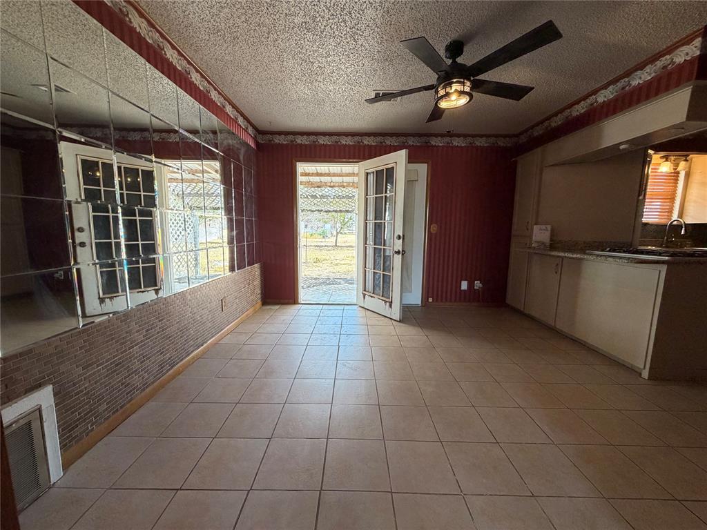 216 S 7th Street Property Photo 3