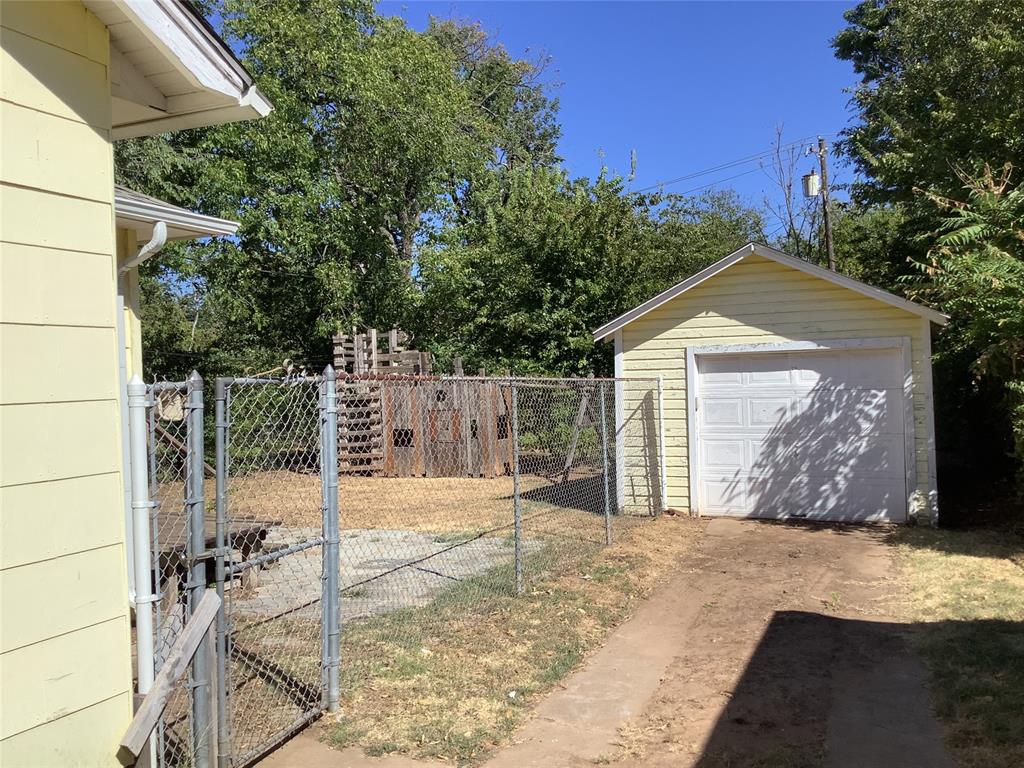 2615 Nw 40th Street Property Photo 4