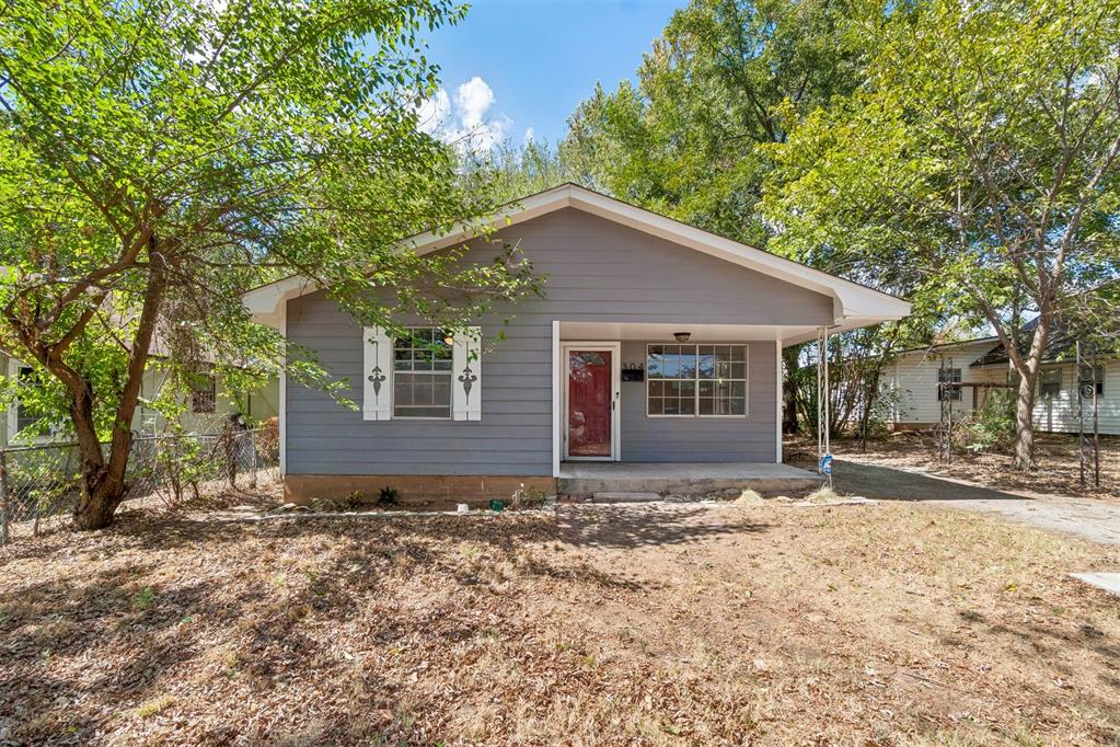304 S Fourth Street Property Photo 3