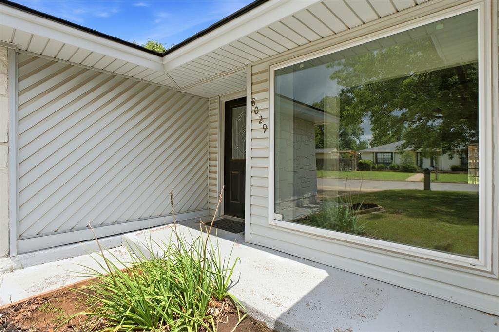 8029 Nw 89th Street Property Photo 4