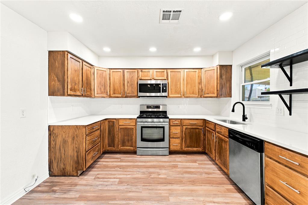 8029 Nw 89th Street Property Photo 10
