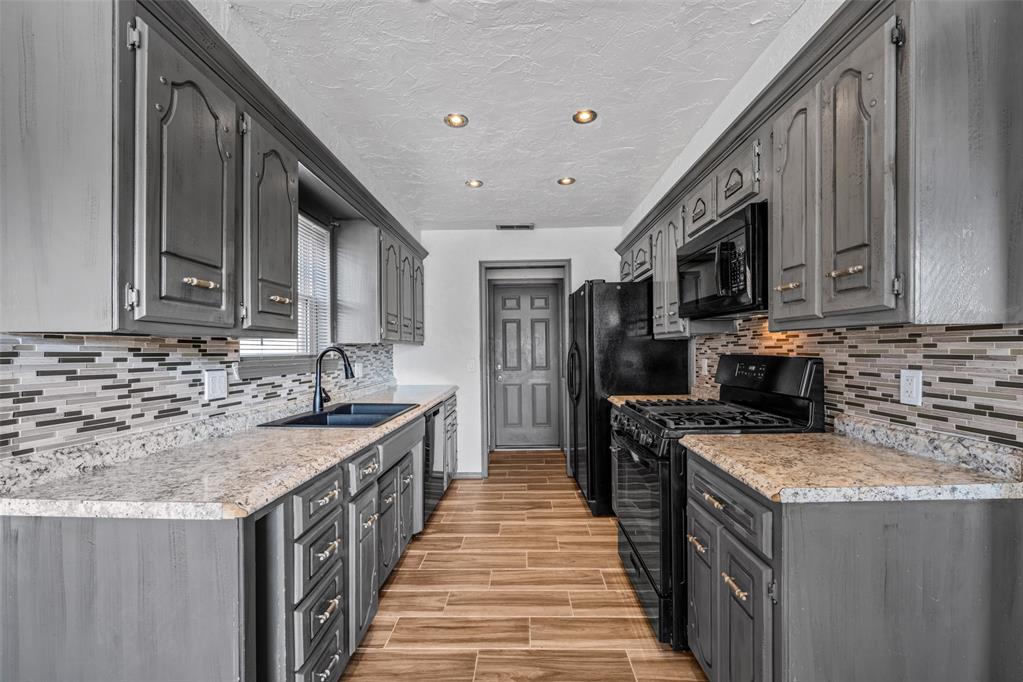 512 Wood Hollow Lane Property Photo 8