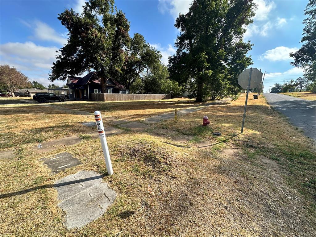 627 S 8th Street Property Photo 2