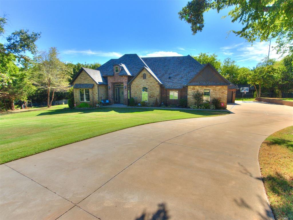 2217 Crestwood Drive Property Photo 2