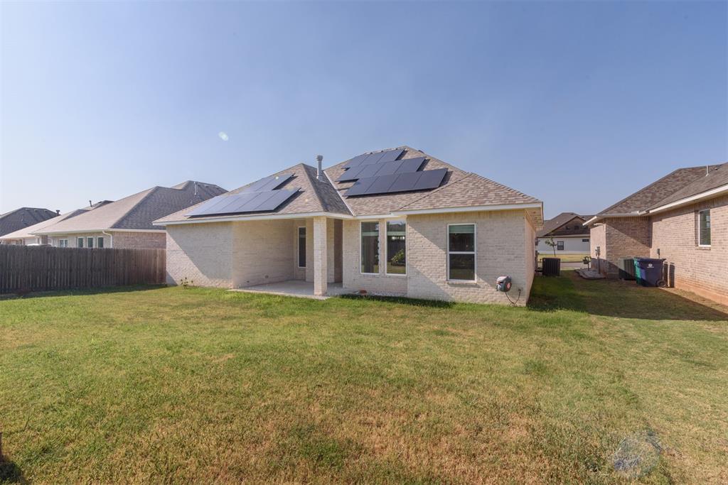 5904 Nw 158th Street Property Photo 4