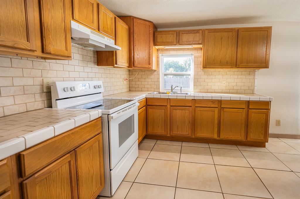 603 E Charles Street Property Photo 6
