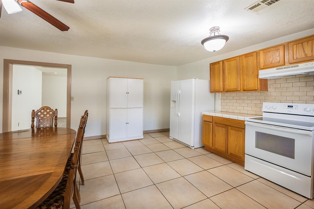 603 E Charles Street Property Photo 11