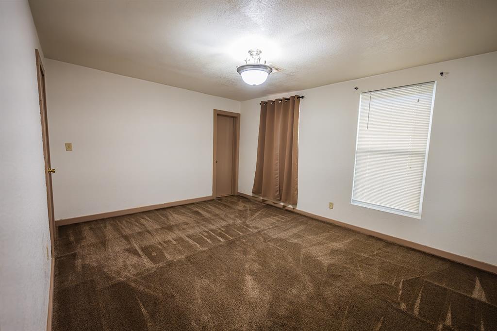 603 E Charles Street Property Photo 13