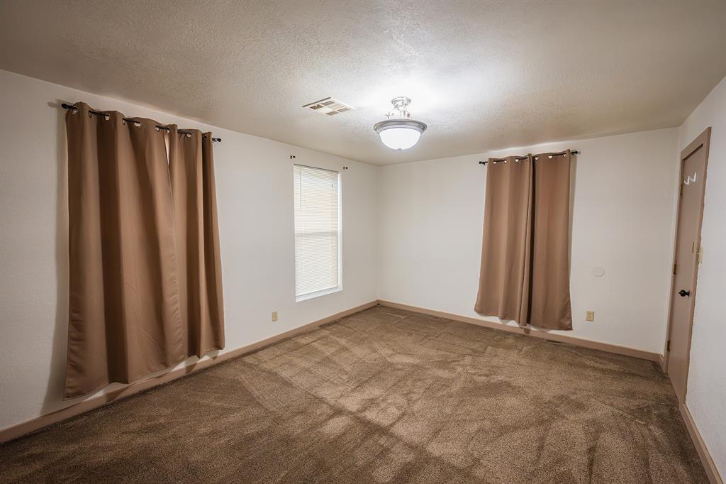 603 E Charles Street Property Photo 16