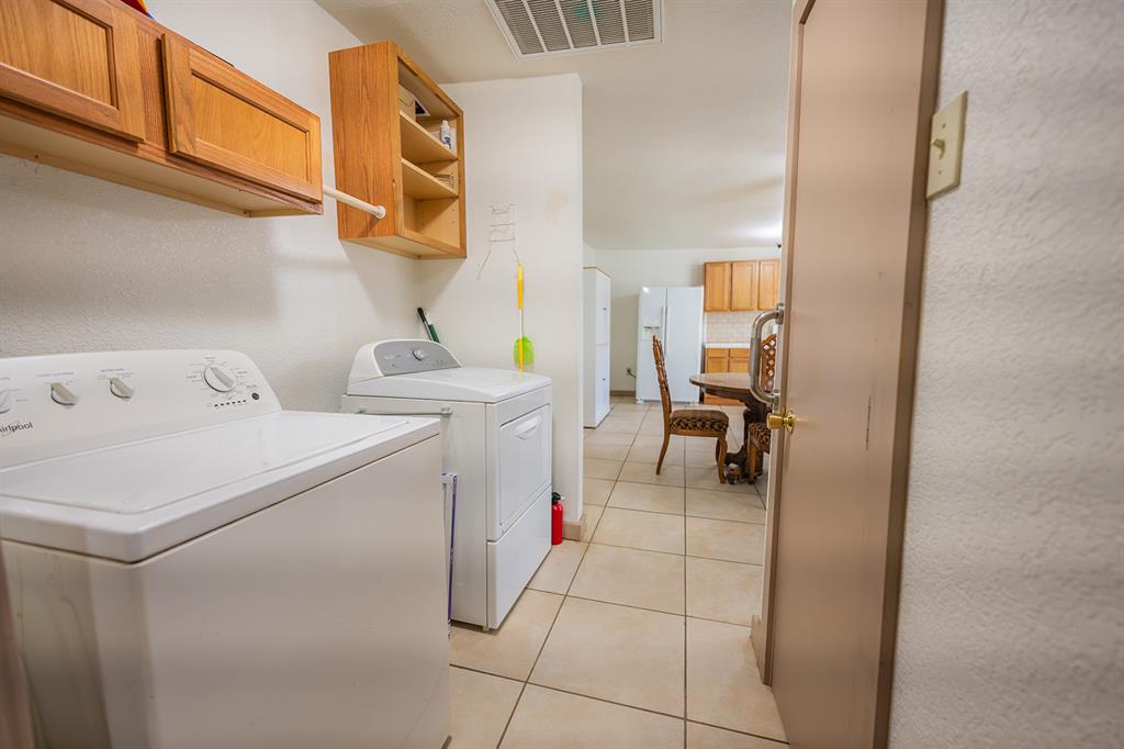 603 E Charles Street Property Photo 17